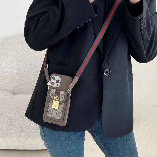 Gucci Ophidia系列官网同步发售 插卡手机壳 配挂绳 卡包可当支架 卡包零钱包# 型号 为了不出现报错型号 请打开本机查看手机设置显示的型号 Ipho